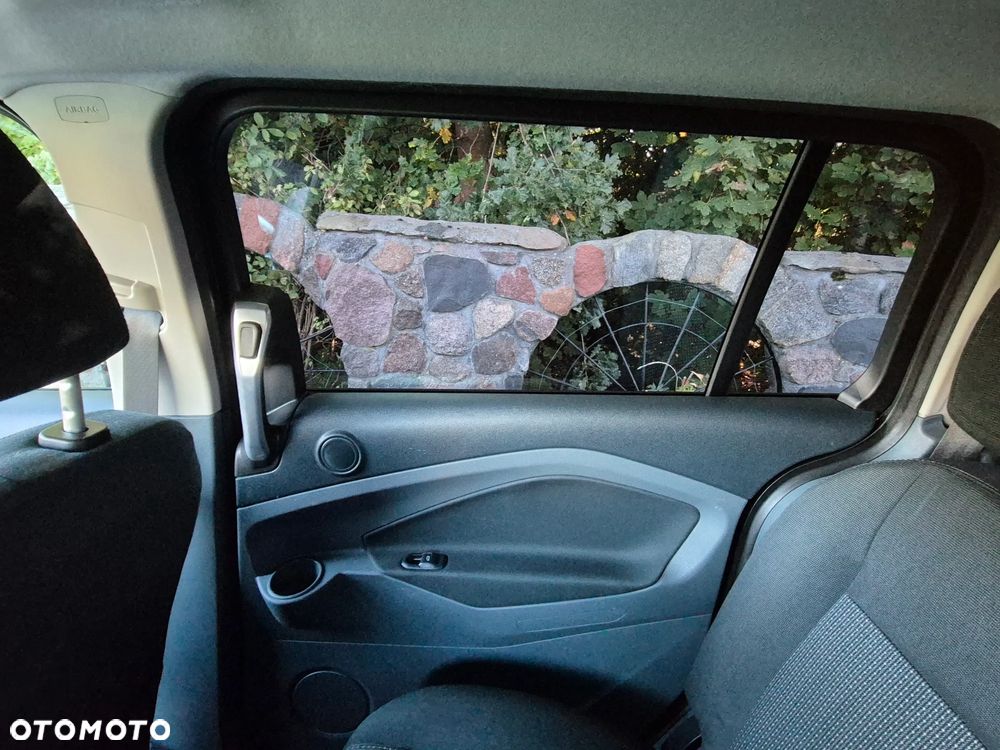 Ford Grand C-MAX 1.6 TDCi Titanium - 25