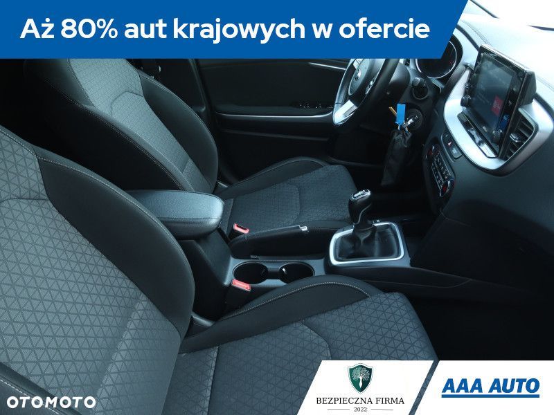 Kia Ceed - 10