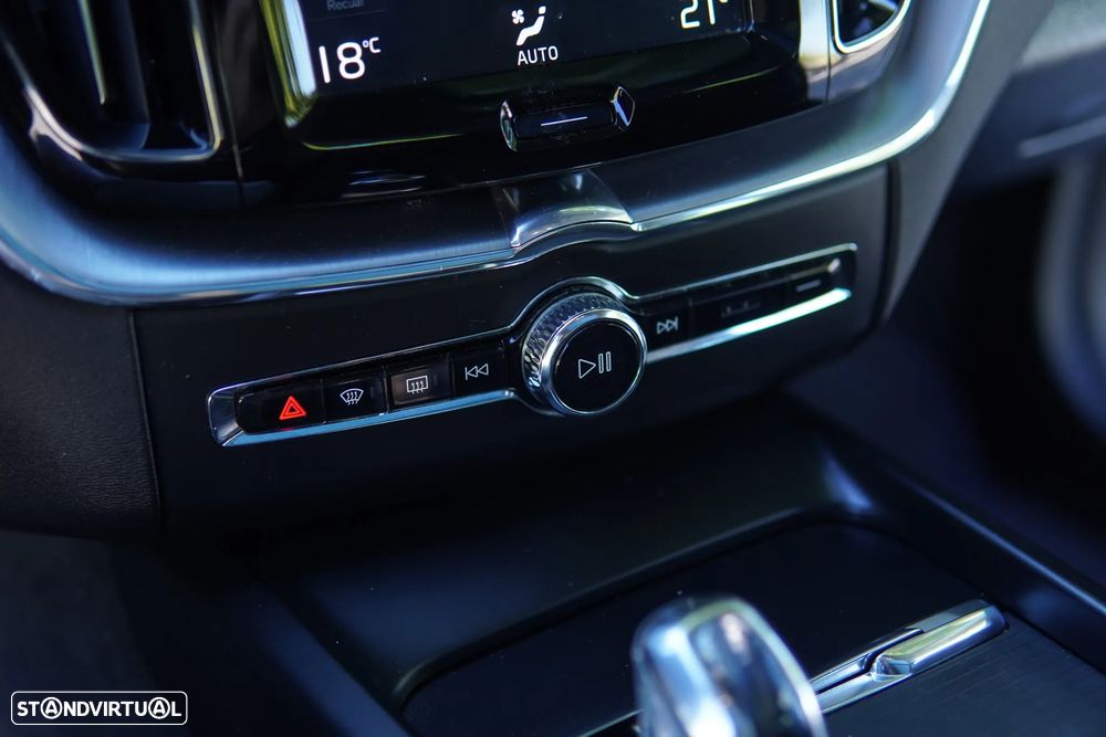 Volvo XC 60 2.0 T8 PHEV Momentum Plus AWD - 46