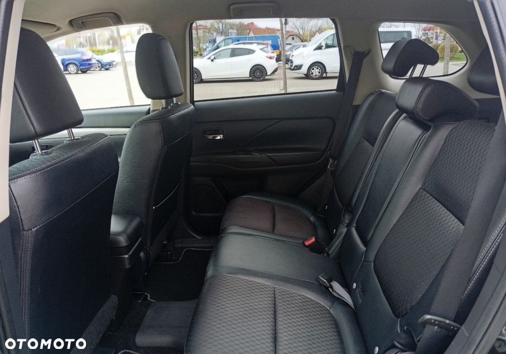 Mitsubishi Outlander - 17