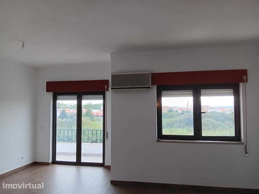 ARRENDAMENTO APARTAMENTO T3 , REMODELADO ALFERRAREDE, ABRANTES - Grande imagem: 5/18