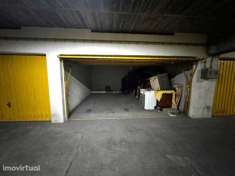 Garagem fechada para dois carros em Miraflores - Algés - Grande imagem: 4/4