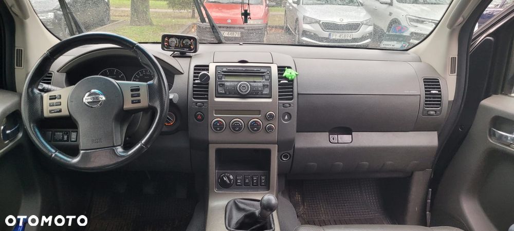 Nissan Pathfinder 2.5 D LE - 13