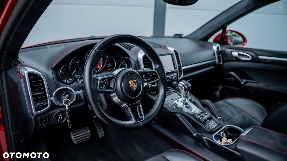 Porsche Cayenne GTS - 34