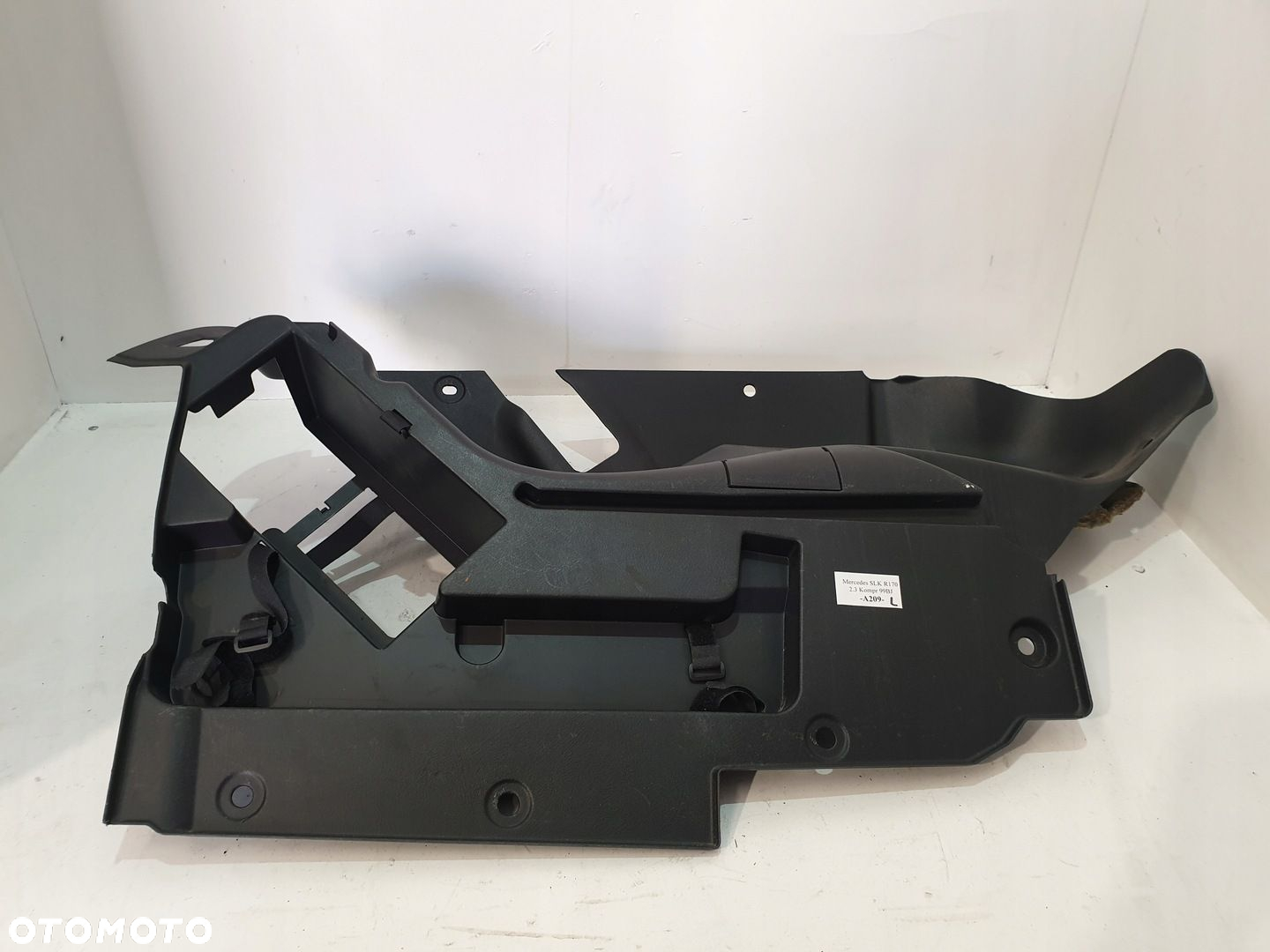 TAPICERKA BOCZEK BAGAŻNIKA LEWY 1706900325 Mercedes SLK R170 2.3 99r - 2