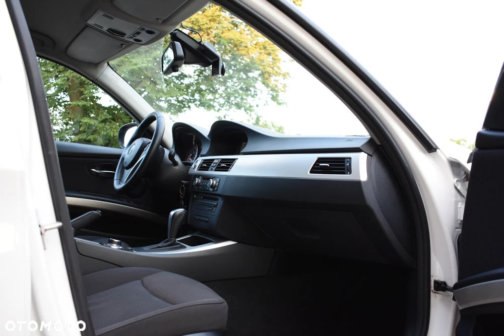 BMW Seria 3 318d - 28