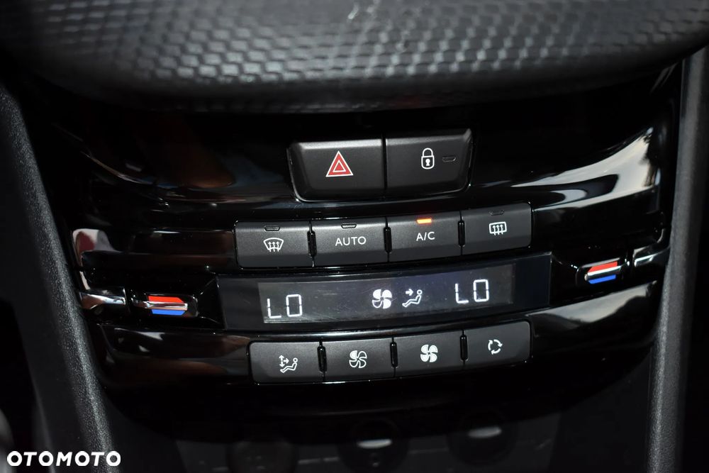 Peugeot 2008 BlueHDi 100 STOP & START Style - 29