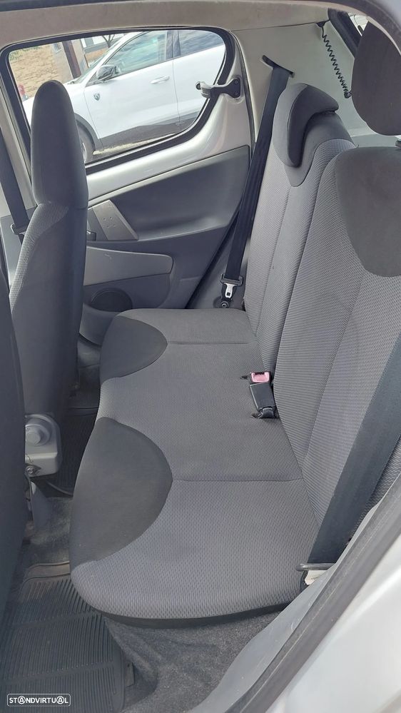 Toyota Aygo 1.0 + AC - 7