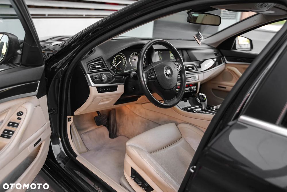 BMW Seria 5 525d xDrive Luxury Line - 22