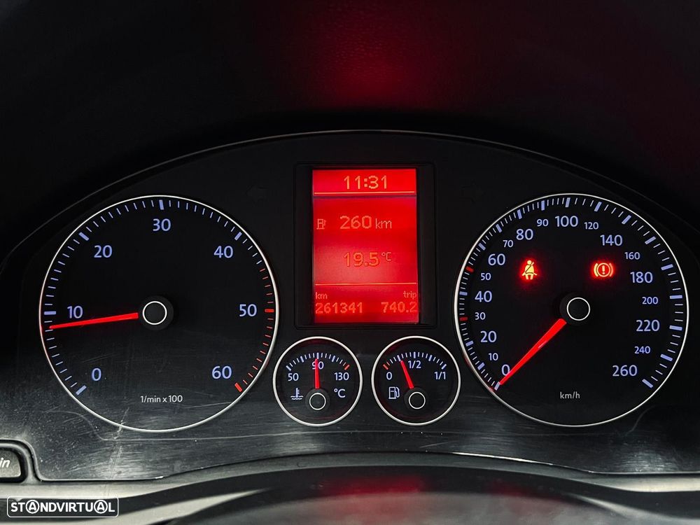 VW Jetta 2.0 TDI Highline - 20
