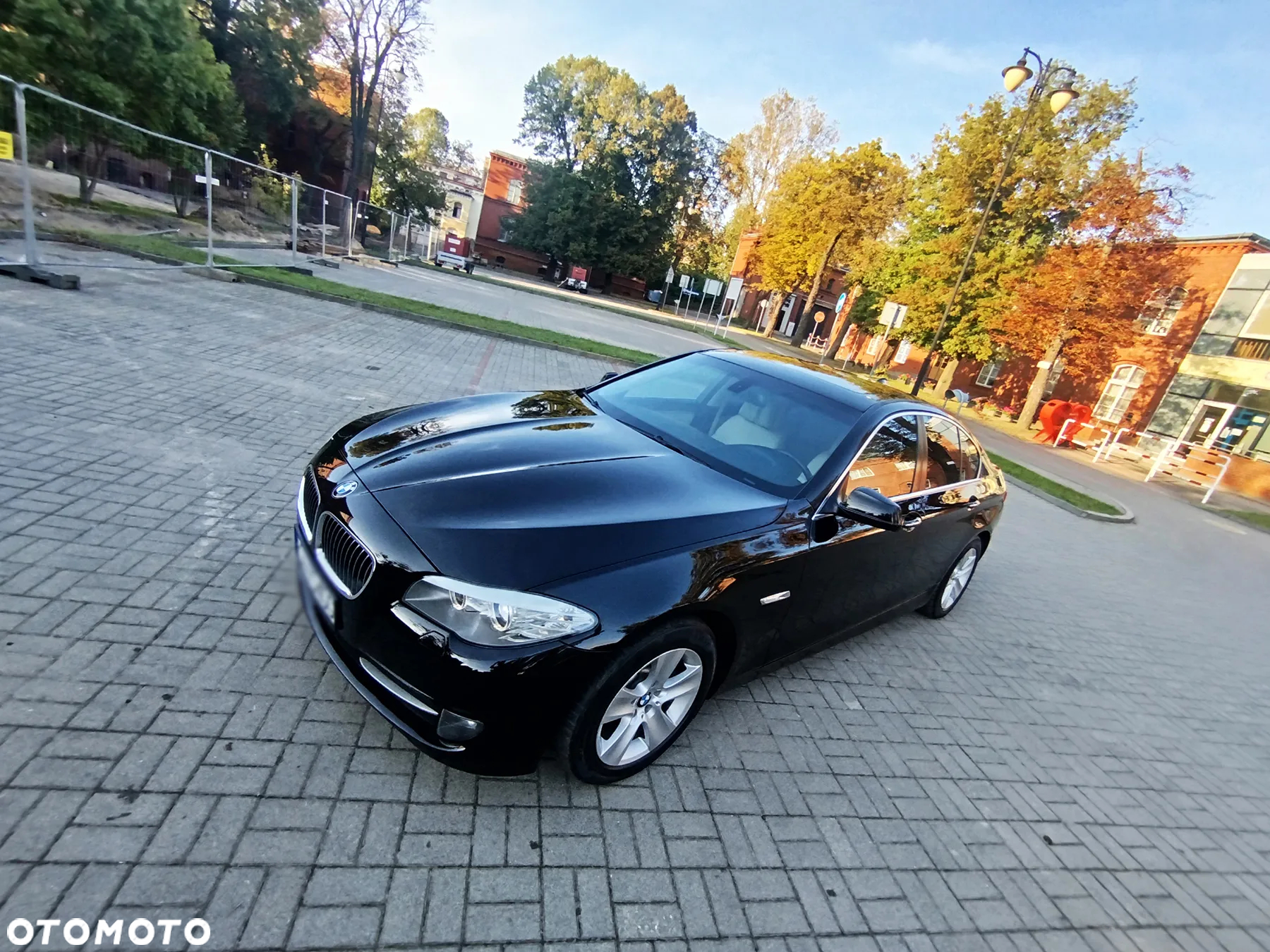 BMW Seria 5 528i Sport-Aut - 2