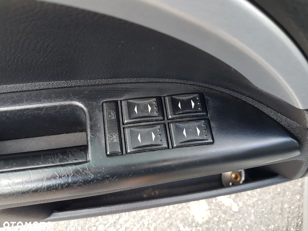 Ford Mondeo 3.0 V6 ST 220 - 31