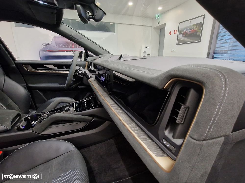 Porsche Cayenne Coupé Turbo E-Hybrid Pacote GT - 33