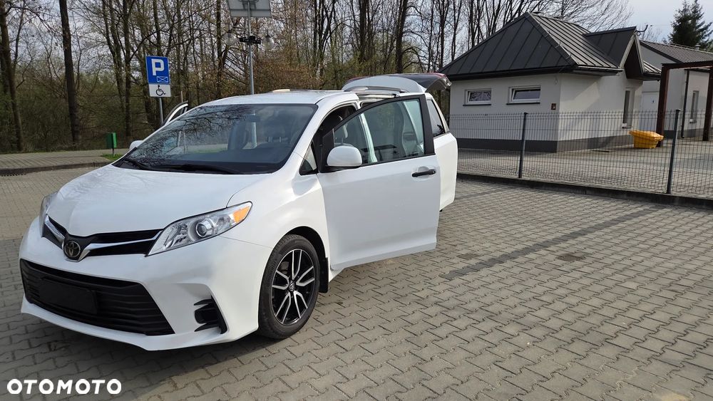 Toyota Sienna - 18