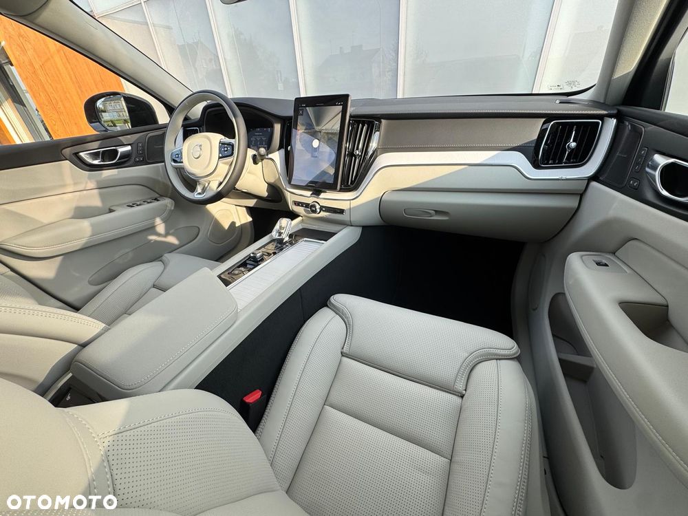 Volvo XC 60 B5 B AWD Ultra Dark - 11