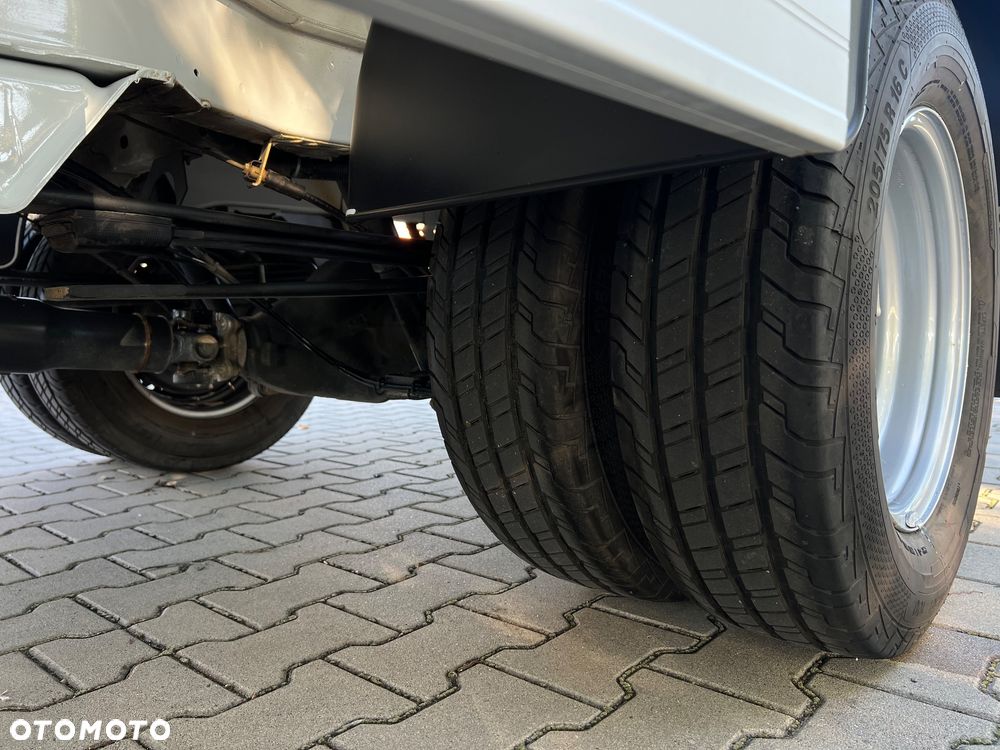 Mercedes-Benz Sprinter - 13