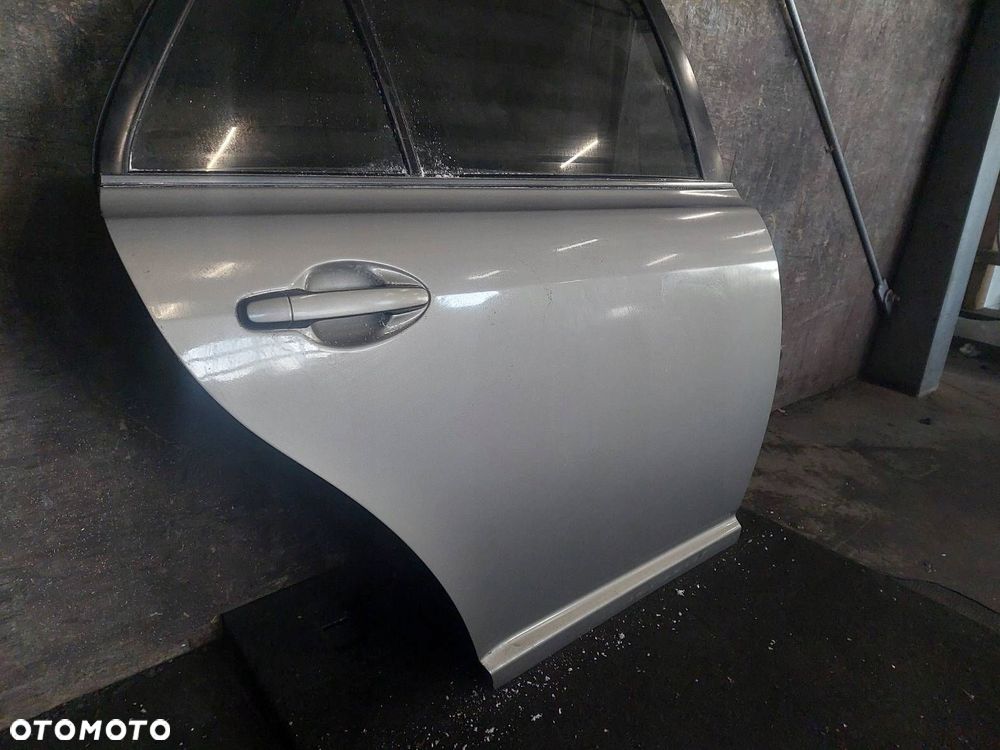 DRZWI KOMPLETNE PRAWY TYŁ TOYOTA AVENSIS T25 KOMBI 4S0 - 4