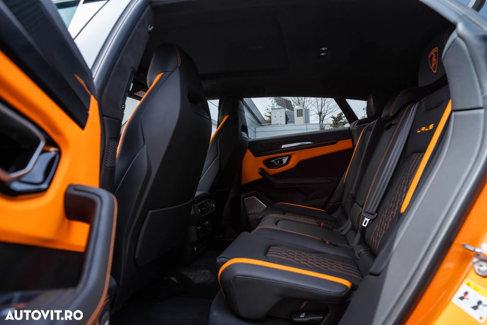Lamborghini URUS - 36