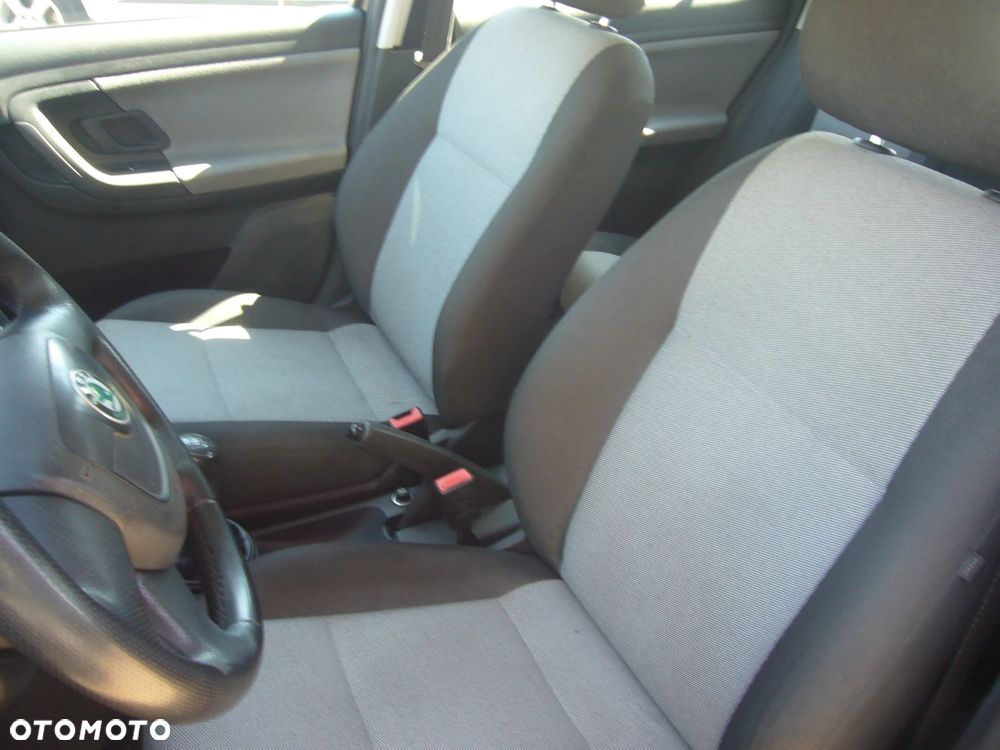 Skoda Fabia 1.2 HTP Ambiente - 12