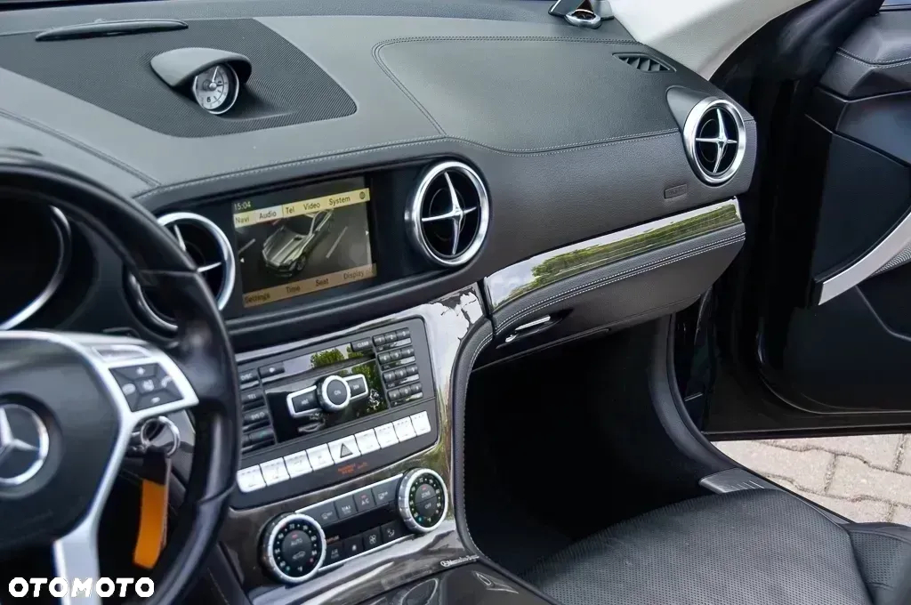 Mercedes-Benz SL - 25