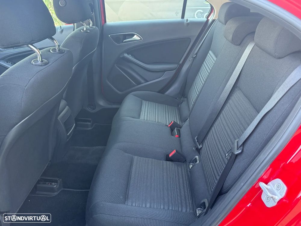 Mercedes-Benz A 180 CDI (BlueEFFICIENCY) - 16