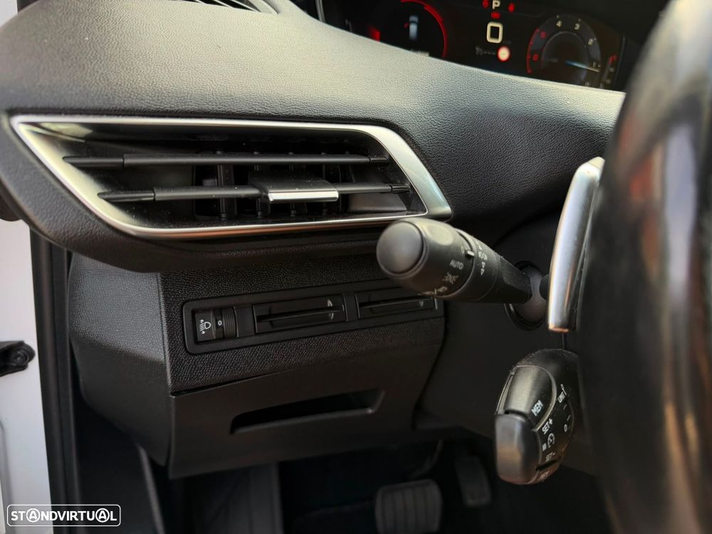 Peugeot 3008 1.5 BlueHDi Allure EAT8 - 19