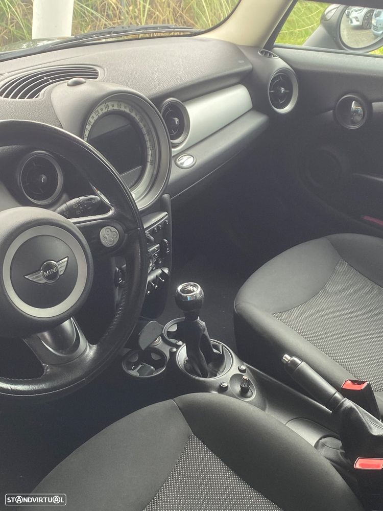 MINI 3 Portas One D - 24