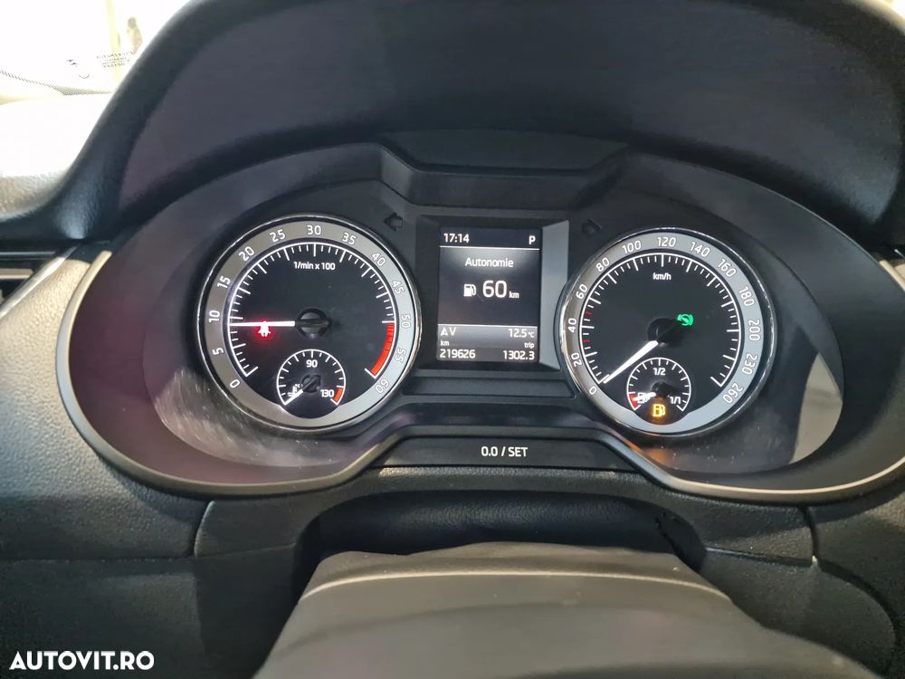 Skoda Octavia 1.6 TDI DSG Style - 24