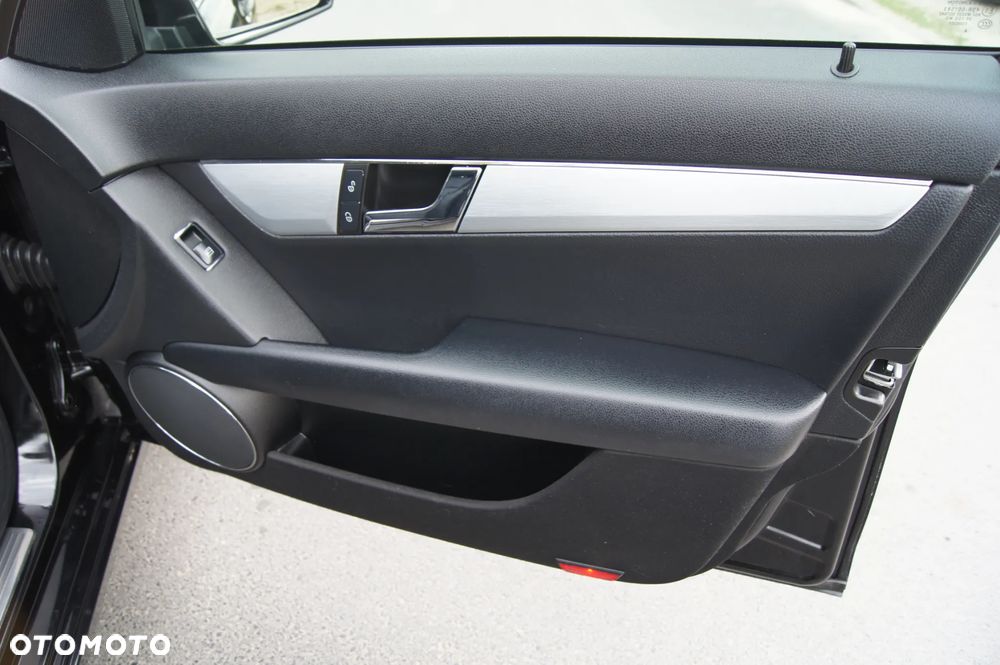 Mercedes-Benz Klasa C 180 Kompressor BlueEFFICIENCY Avantgarde - 18