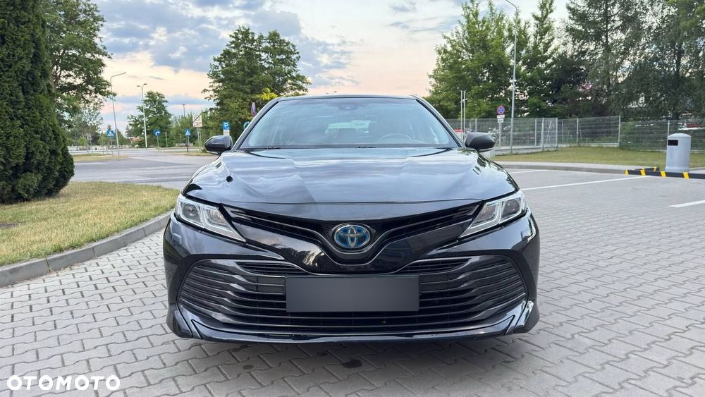 Toyota Camry Luxury - 1