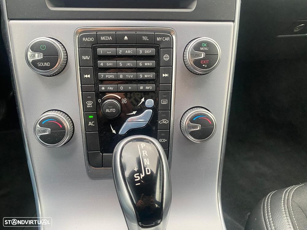 Volvo V60 Cross Country 2.0 D4 Momentum Geartronic - 22