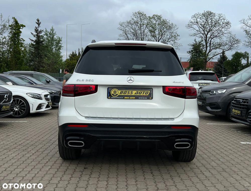 Mercedes-Benz GLB - 8