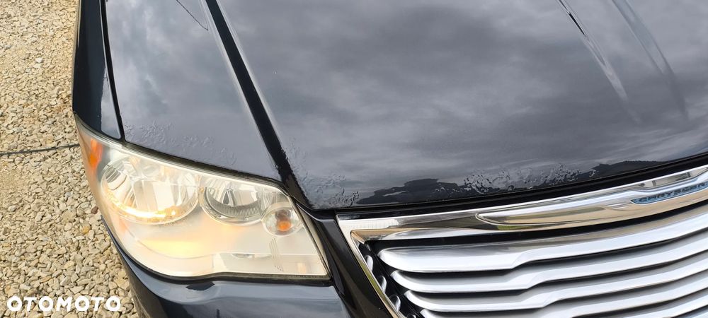 Chrysler Town & Country - 30