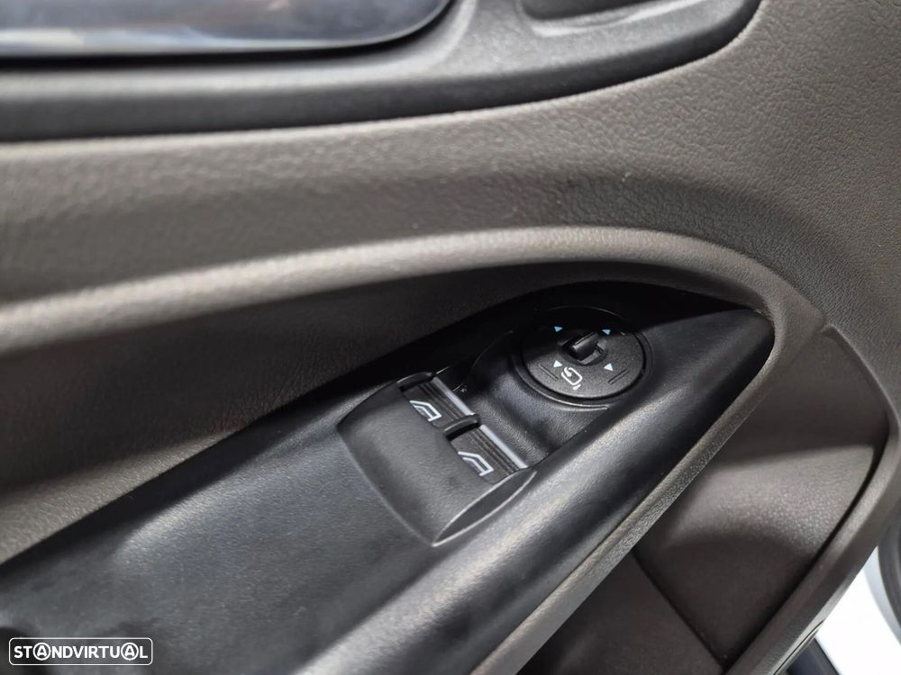 Ford Transit Connect Outro - 37