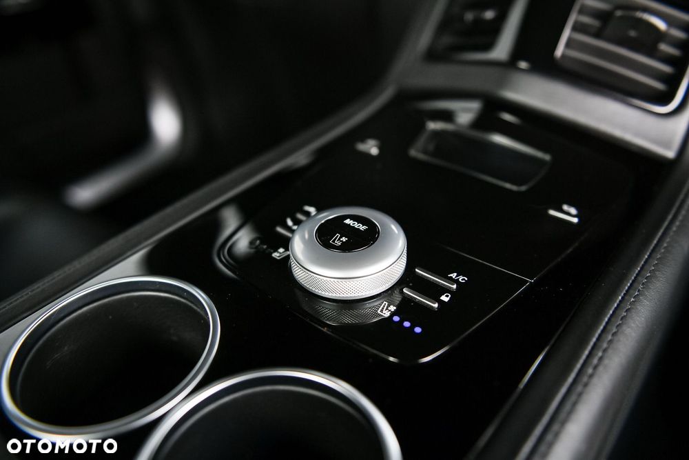 Aston Martin Rapide - 8