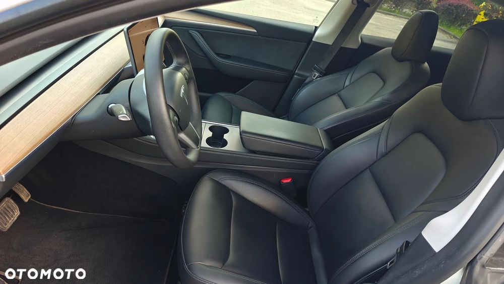 Tesla Model Y Long Range Dual Motor AWD - 12