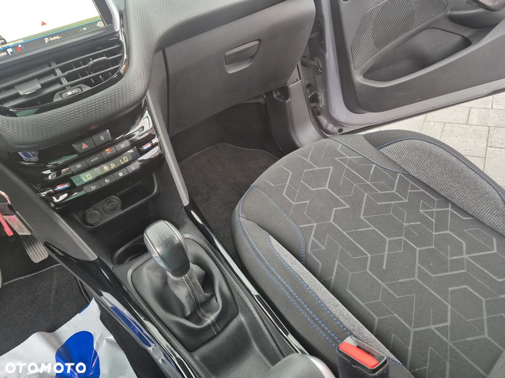 Peugeot 2008 1.5 BlueHDi Style - 15