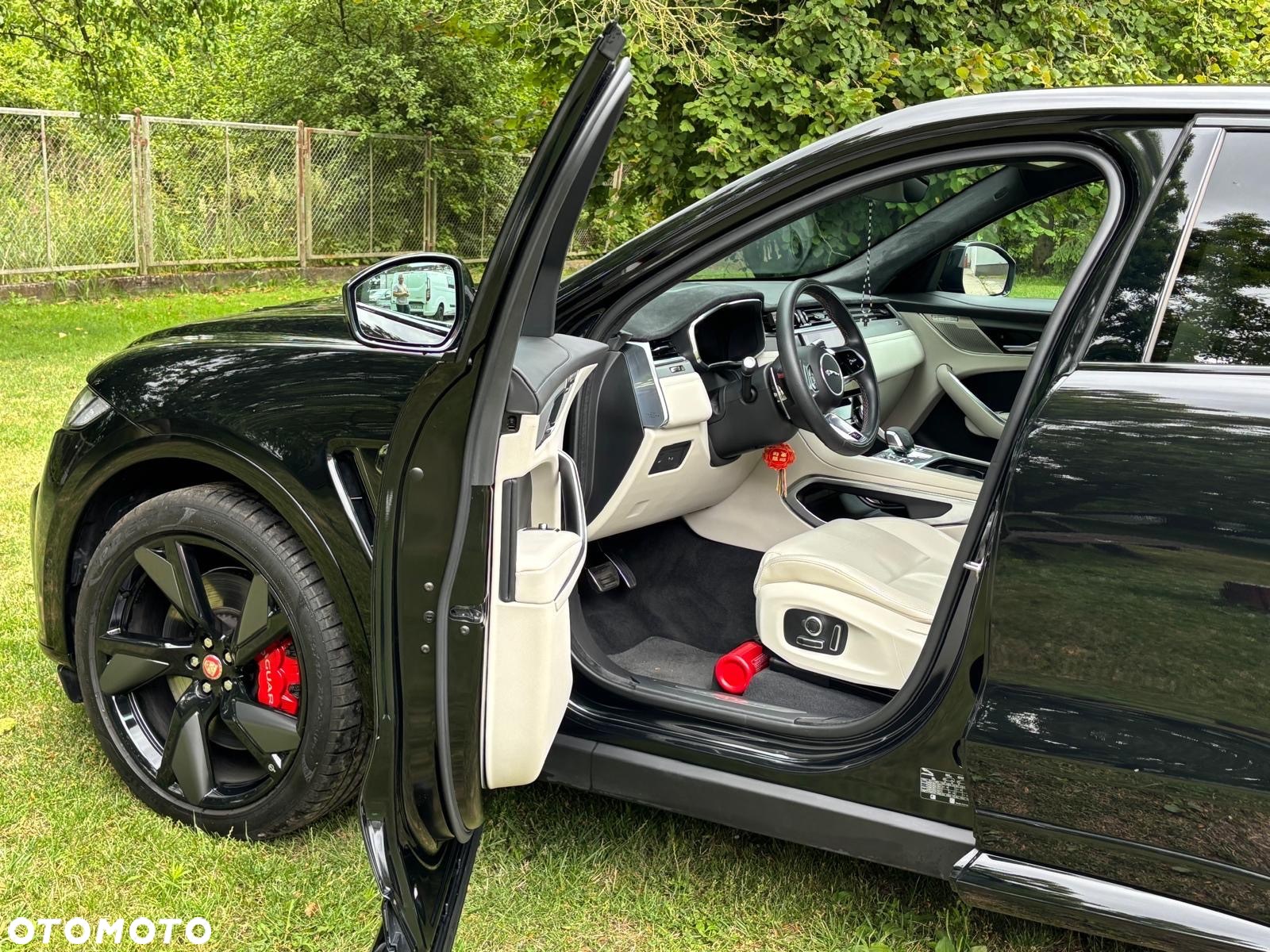 Jaguar F-Pace 5.0 V8 P550 AWD SVR - 6