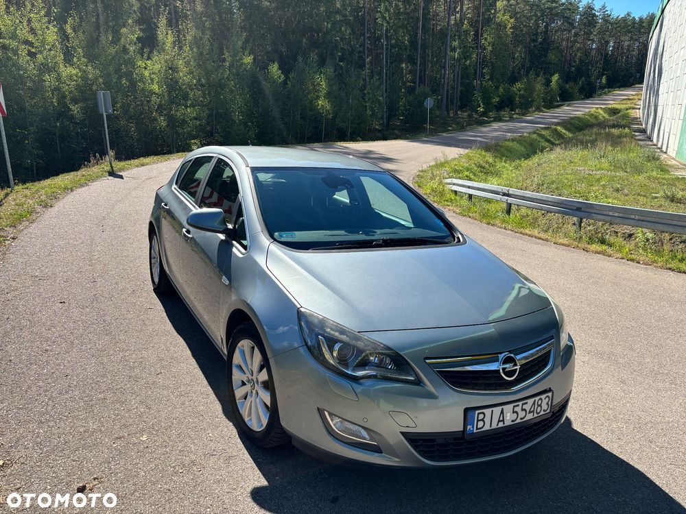 Opel Astra 1.6 Turbo Cosmo - 1