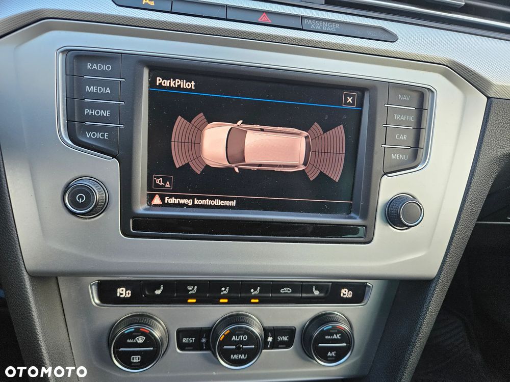 Volkswagen Passat 2.0 TDI Comfortline DSG - 35