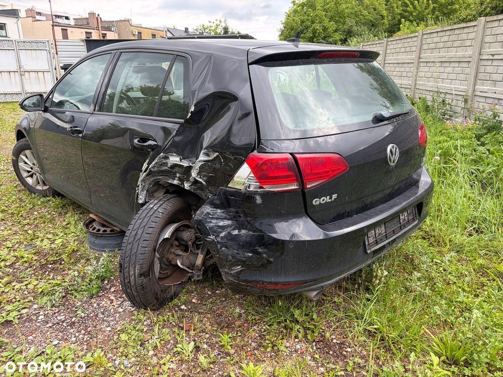 Volkswagen Golf - 6