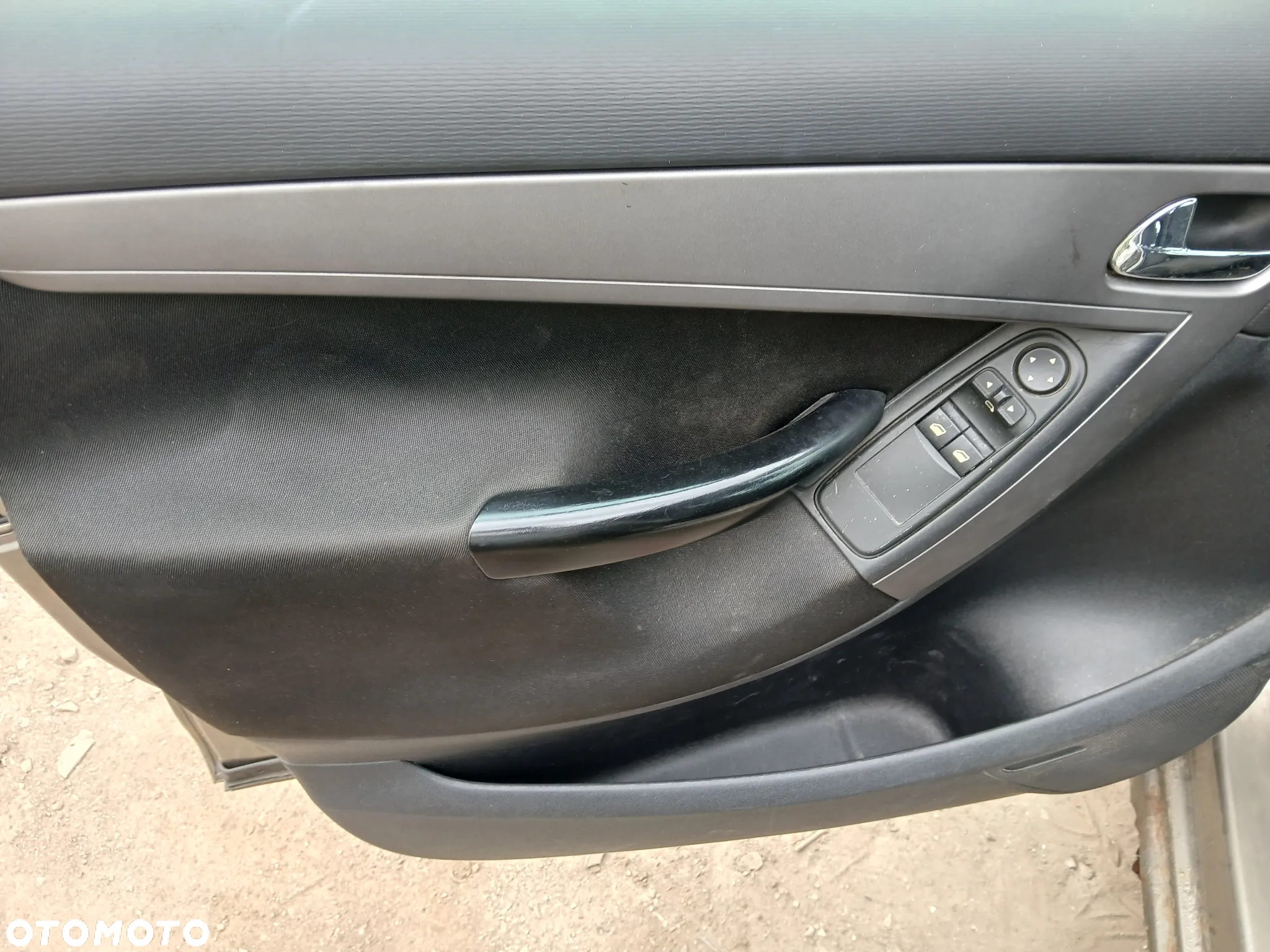 citroen C4 picasso KEBC fotel fotele kanapa deska kokpit podsufitka boczek boczki klamka podłokietnik - 3