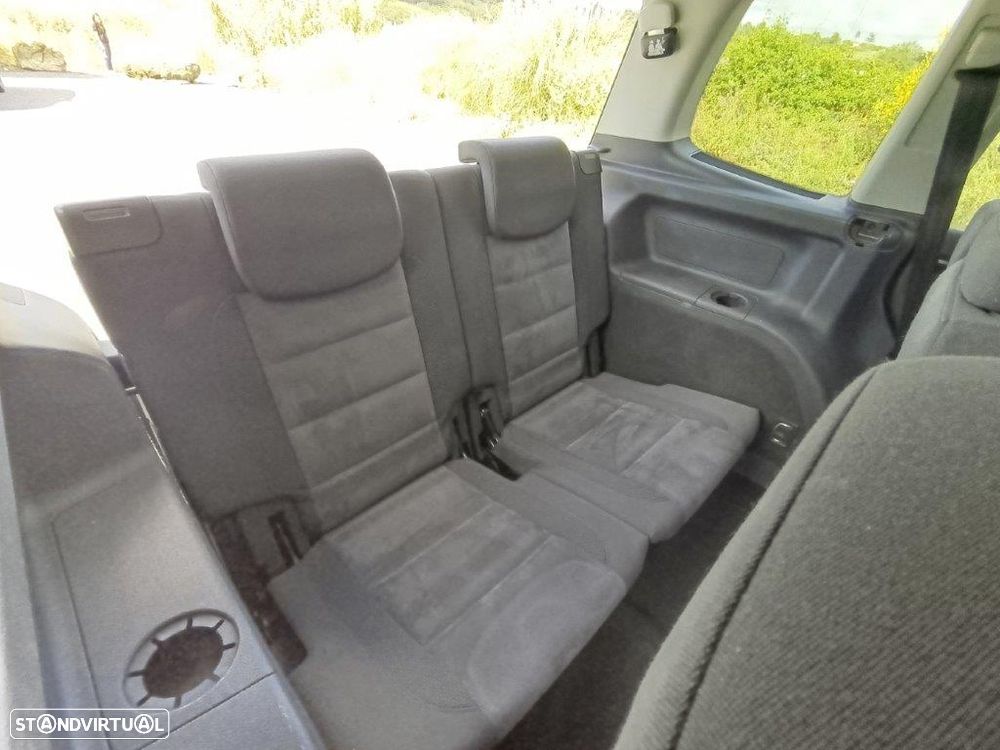 VW Touran 1.6 TDI Blue.Trendline 7L - 11