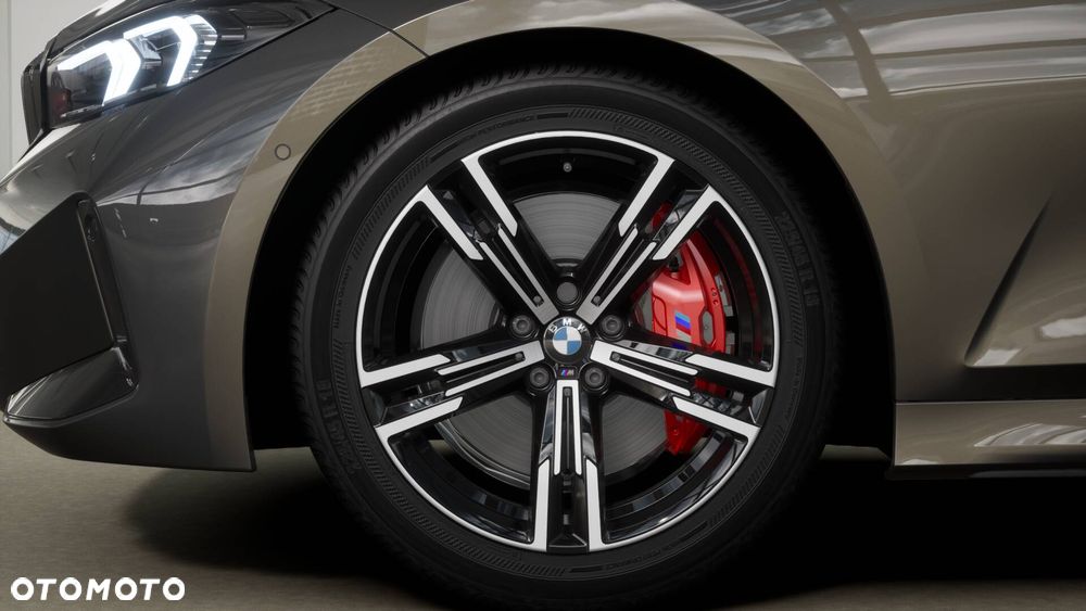 BMW Seria 3 330i xDrive M Sport - 9