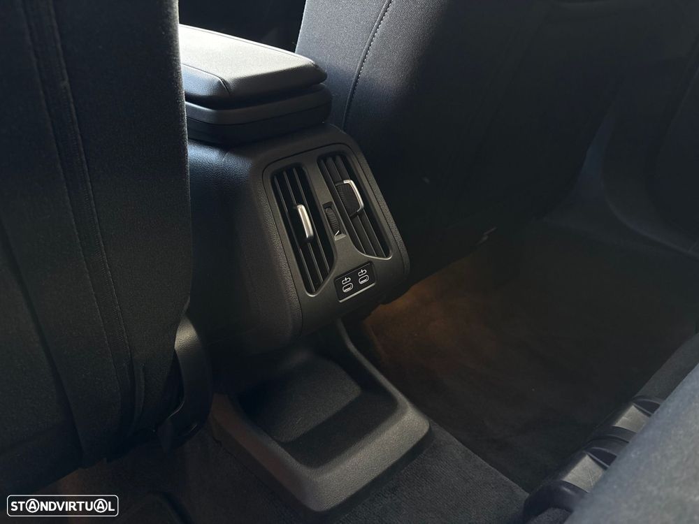 BMW 218 Active Tourer i Auto - 33