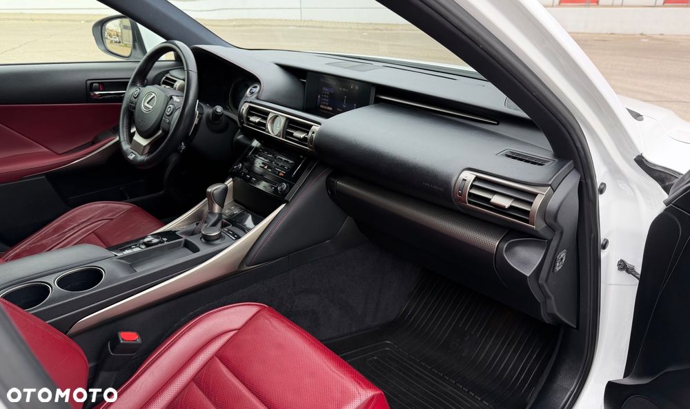 Lexus IS 300h F Sport - 21