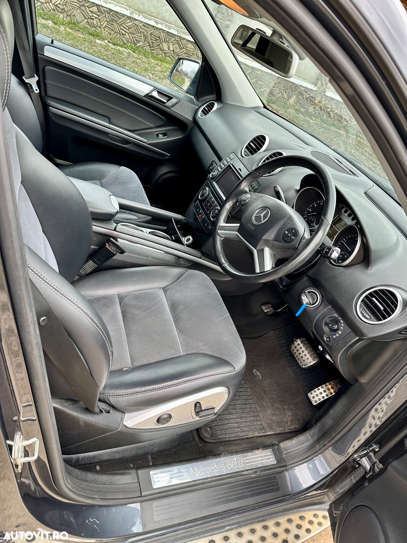 Dezmembrez Mercedes w164 ml 350 2011 - 4