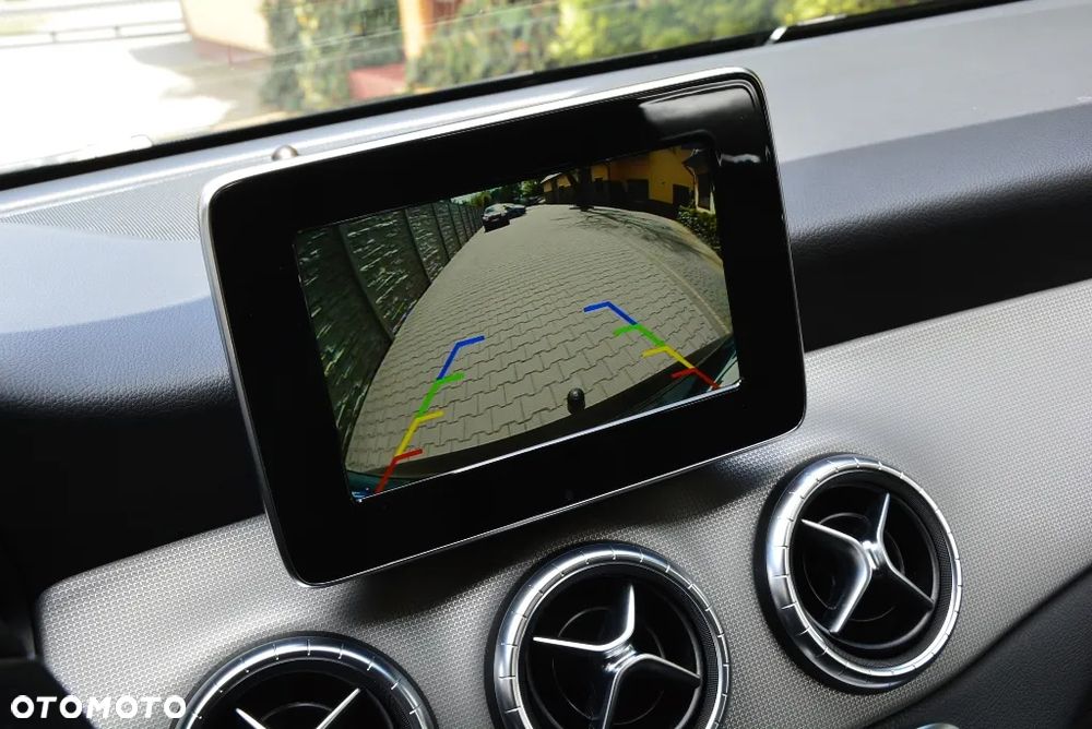 Mercedes-Benz CLA 200 Urban - 11