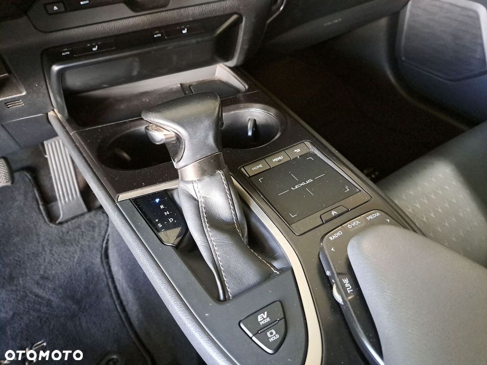 Lexus UX - 27