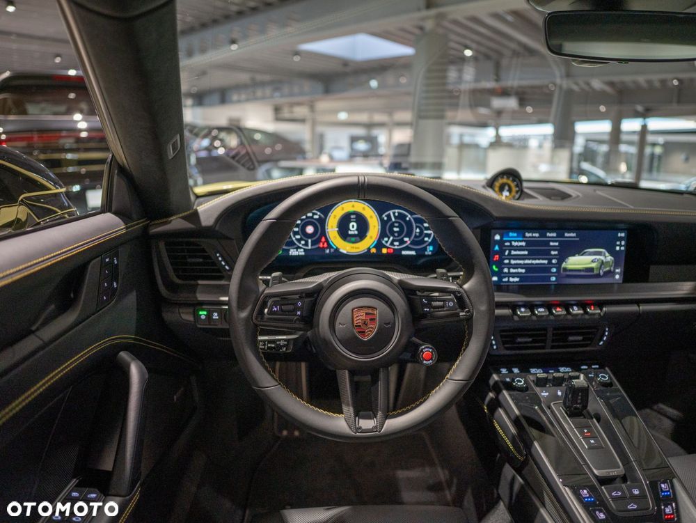 Porsche 911 Carrera T-Hybrid 4 GTS - 38